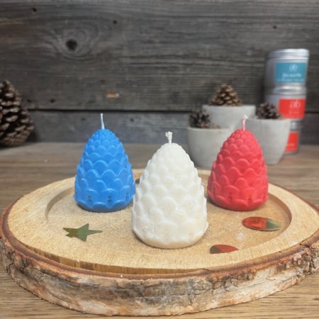 Bougie pomme de pin bleu blanc rouge – Création artisanale des Vosges