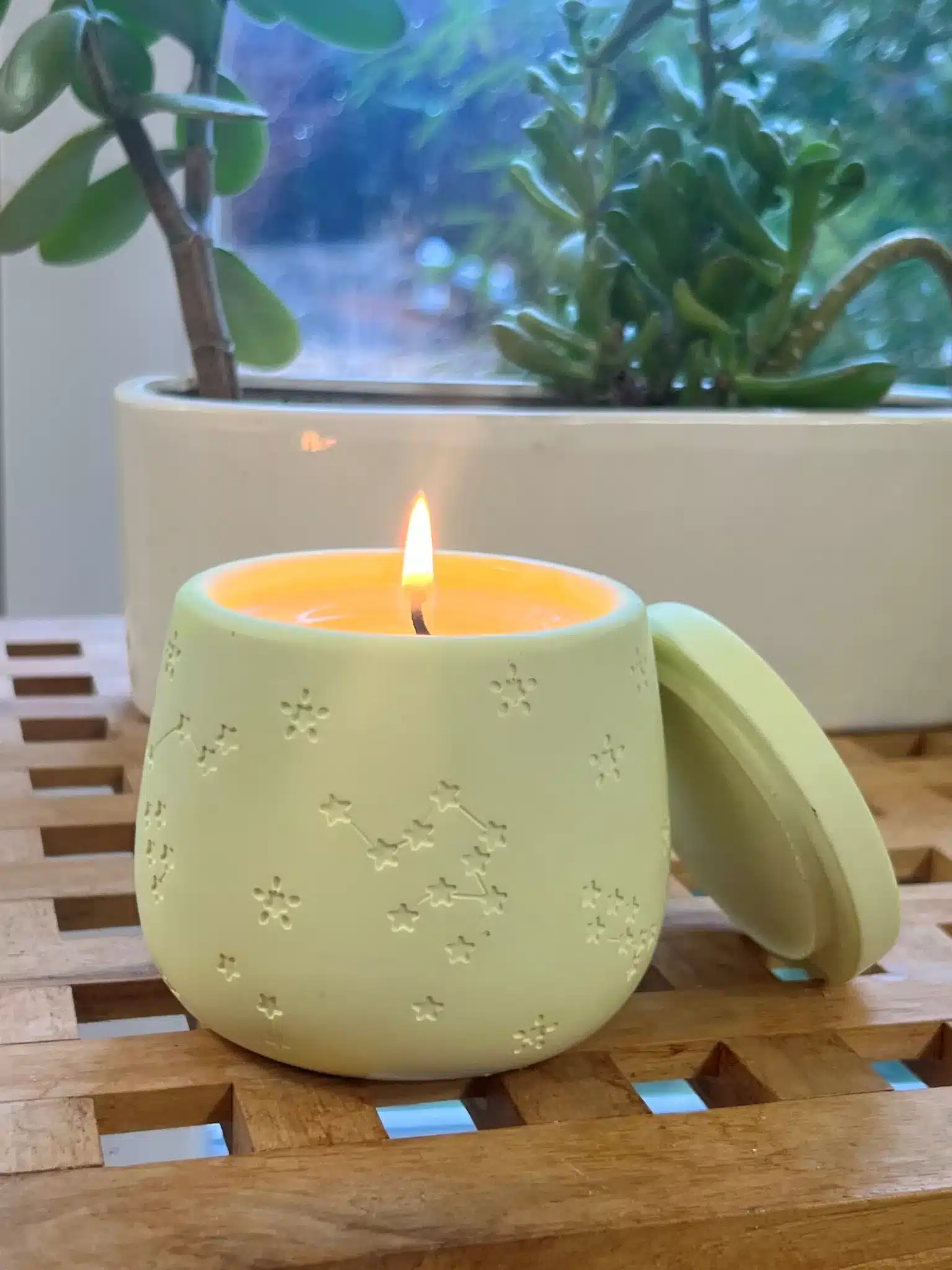 Bougie parfumée artisanale jaune clair – Contenant étoilé – Image 2